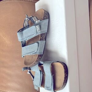 OSHKOSH boy sandals brand new